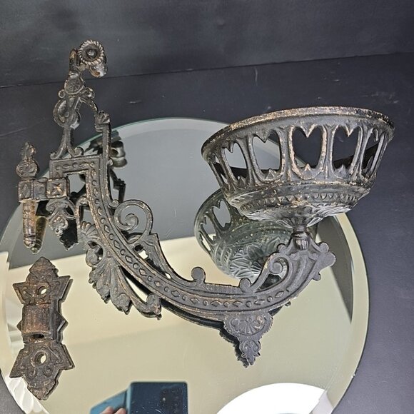 Antique Wall Mount Oil Lamp Holder Cast Iron Wall Sconce Swing Wall Bracket USA - Picture 1 of 14